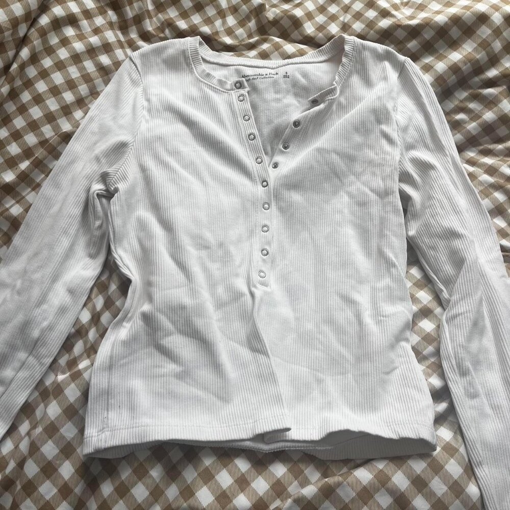 Basics! Abercrombie and Fitch white long sleeve ribbed top